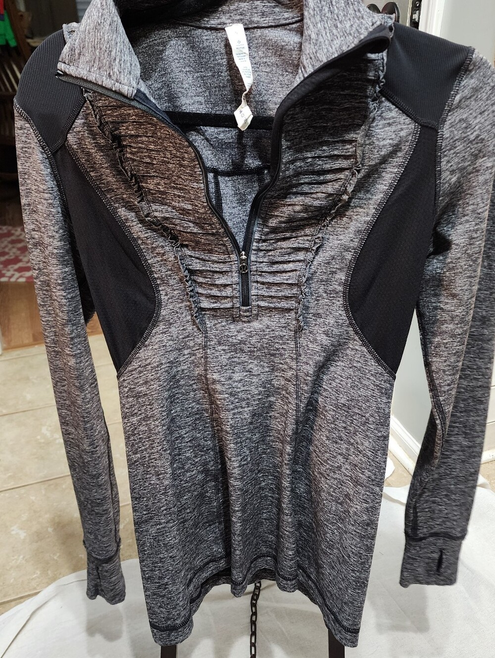 LULULEMON RARE  Run Inspire Half Zip Top - Heather Gray Sz. 6